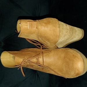 Leather booties cognac